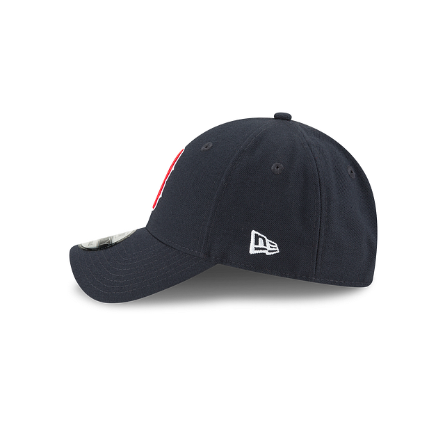 https://cdn.shopify.com/s/files/1/0601/2554/4675/products/10047511_9FORTY_THELEAGUE_BOSRED_GAME_LSIDE.png?v=1674078837