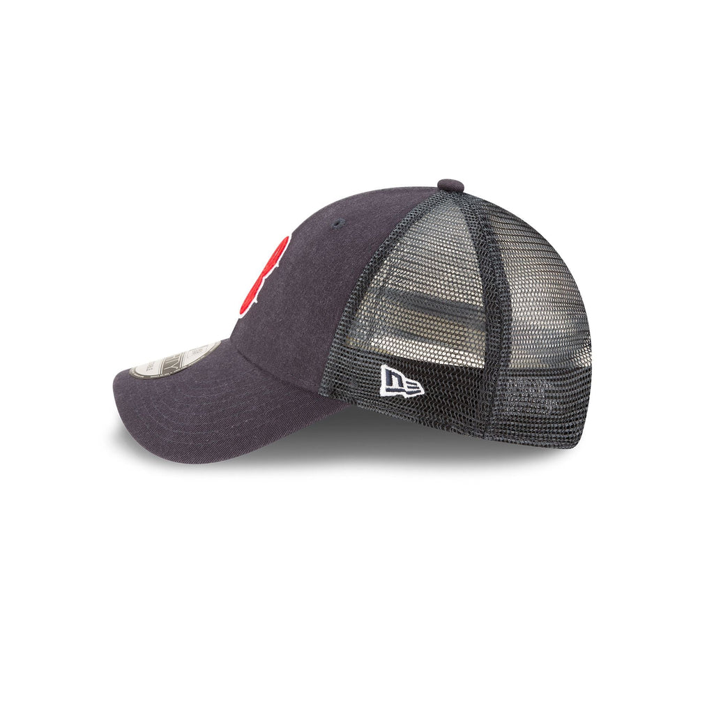 https://cdn.shopify.com/s/files/1/0601/2554/4675/files/11591212_9FORTY_TRUCK940BOSREDPRI_BOSRED_OTC_LSIDE.jpg?v=1707163384