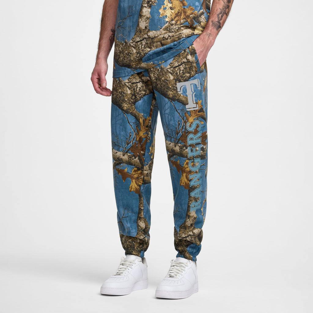https://cdn.shopify.com/s/files/1/0601/2554/4675/files/1x1_-_Look_36_1158.jpg?v=1732731492