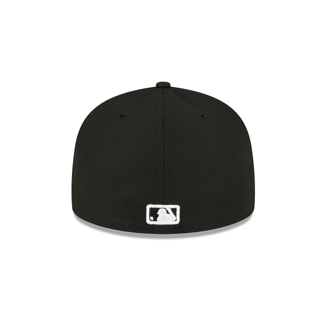 https://cdn.shopify.com/s/files/1/0601/2554/4675/products/60291296_59FIFTY_SIDEPATCHBW_CHIWHI_BLK_R.png?v=1666793037
