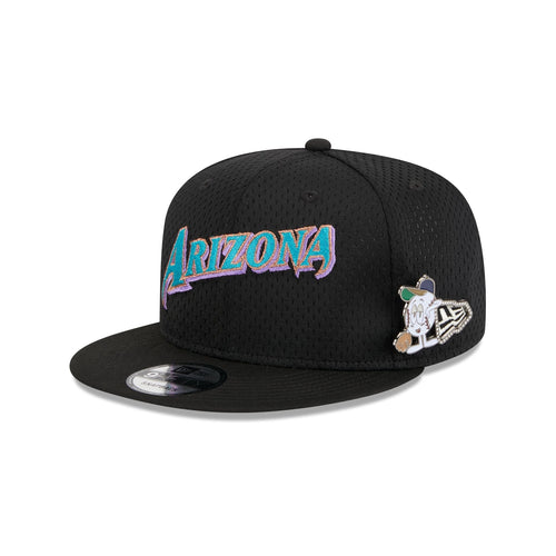 https://cdn.shopify.com/s/files/1/0601/2554/4675/files/60426604_9FIFTY_POST-UPPIN_ARIDIACO_BLK_3QL.jpg?v=1693420884