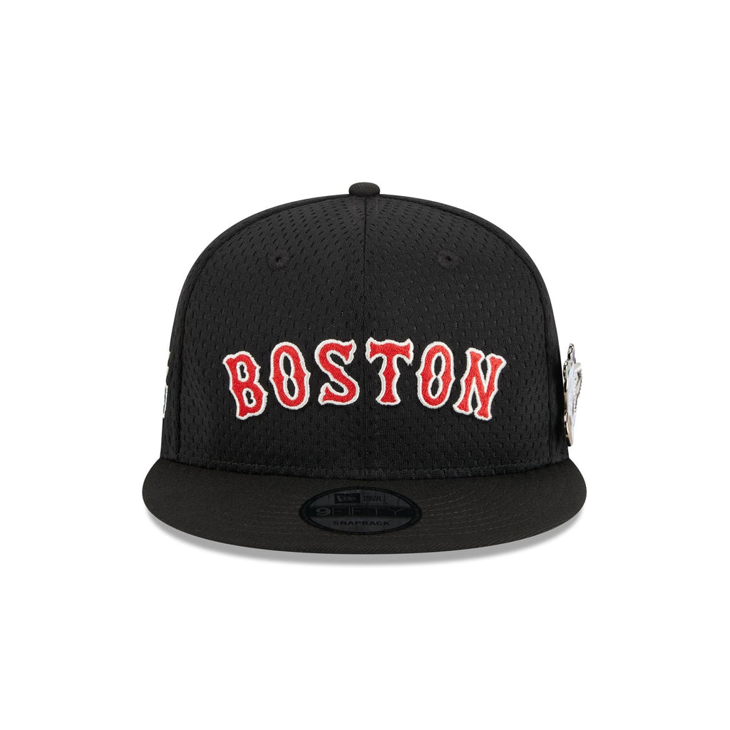 https://cdn.shopify.com/s/files/1/0601/2554/4675/files/60426605_9FIFTY_POST-UPPIN_BOSRED_BLK_F.jpg?v=1693420920
