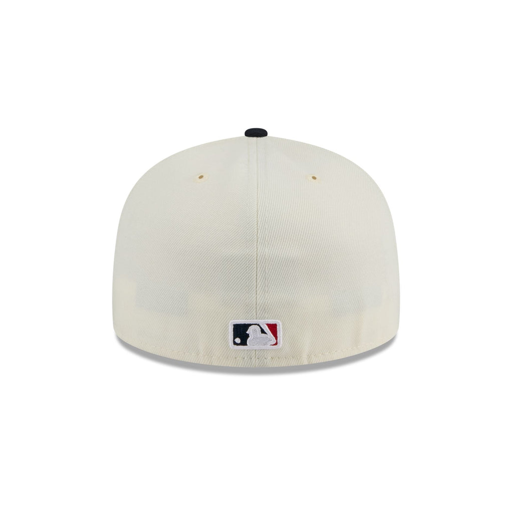 https://cdn.shopify.com/s/files/1/0601/2554/4675/files/60439100_59FIFTY_5950EGCHWOTCOTC_BOSRED_CHW_R.jpg?v=1713795116