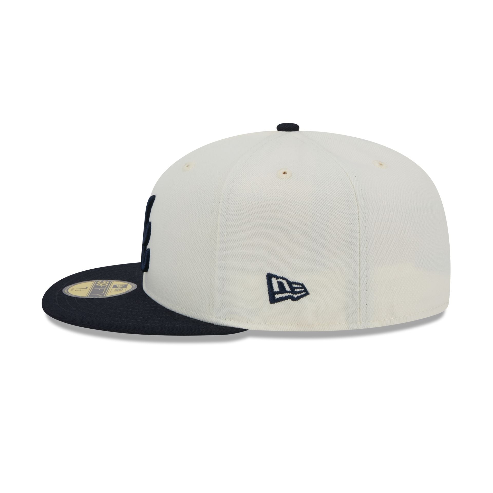 https://cdn.shopify.com/s/files/1/0601/2554/4675/files/60439152_59FIFTY_5950EGCHWOTCOTC_ATLBRA_CHW_LSIDE.jpg?v=1713795117