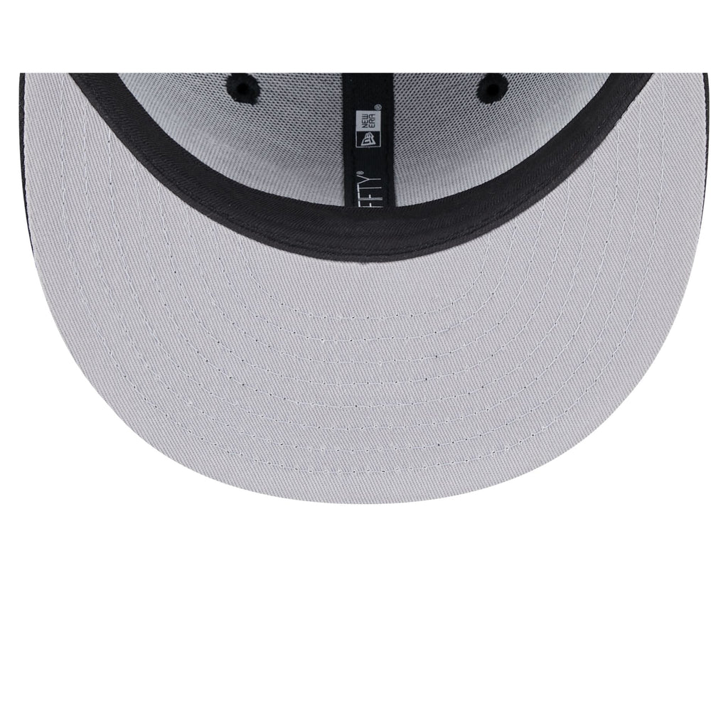 https://cdn.shopify.com/s/files/1/0601/2554/4675/files/60439632_9FIFTY_JR950EGSCRIPT_CHIWHI_OTC_UV.jpg?v=1724763183