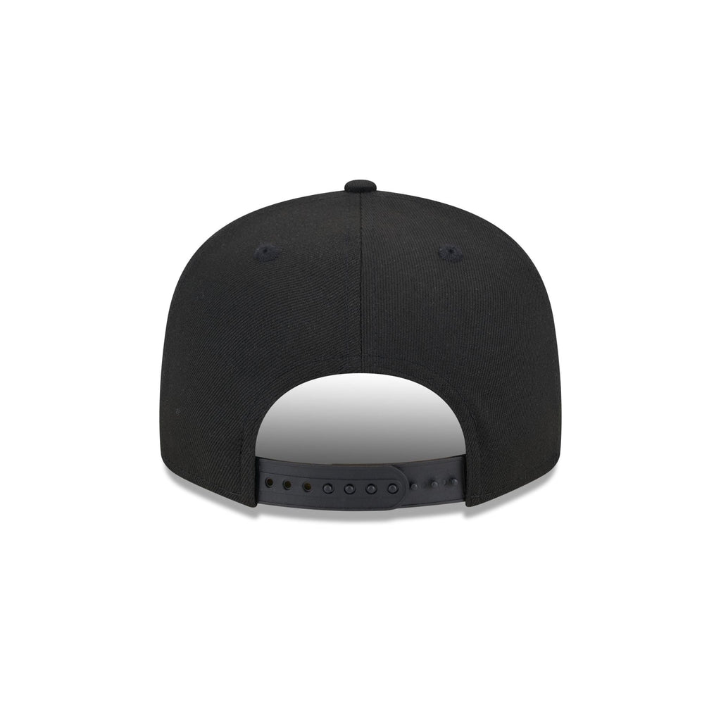 https://cdn.shopify.com/s/files/1/0601/2554/4675/files/60439947_9FIFTY_950EGSCRIPT_ARIDIA_OTC_R.jpg?v=1713795118