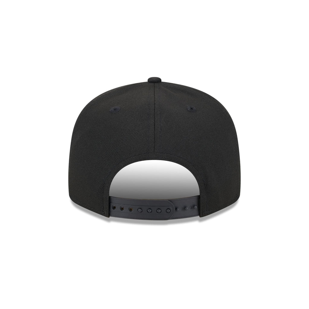 https://cdn.shopify.com/s/files/1/0601/2554/4675/files/60439951_9FIFTY_950EGSCRIPT_CHIWHI_OTC_R.jpg?v=1713795129