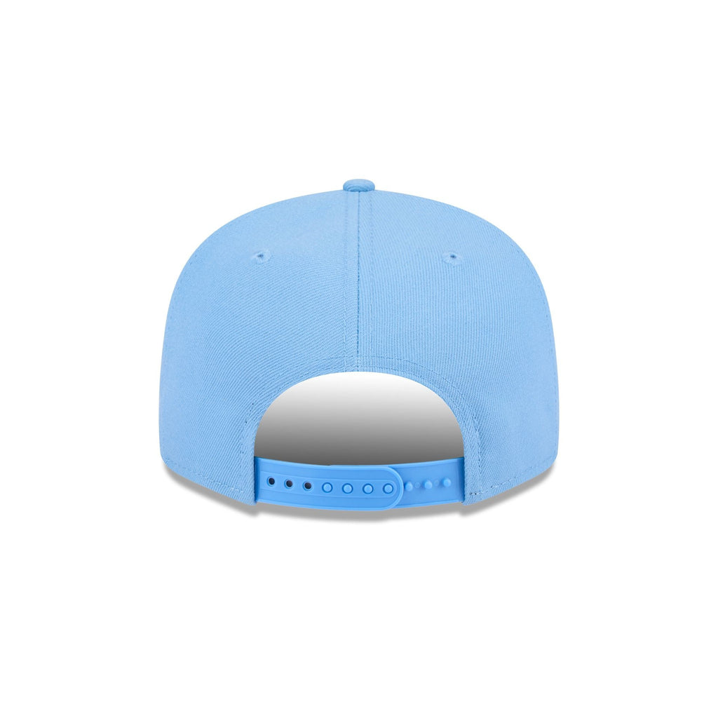 https://cdn.shopify.com/s/files/1/0601/2554/4675/files/60440322_9FIFTY_950EGSKYSKYOTC_ARIDIACO_SKY_R.jpg?v=1713795117
