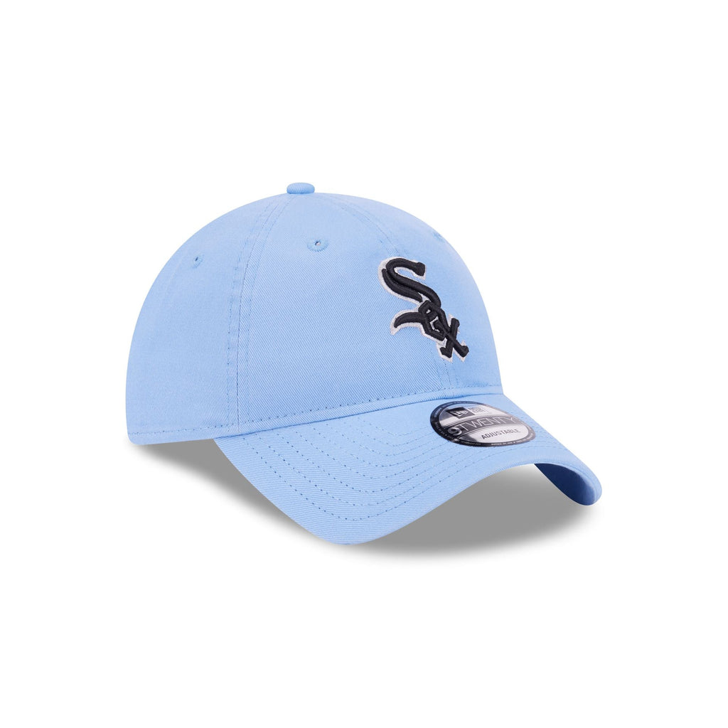 https://cdn.shopify.com/s/files/1/0601/2554/4675/files/60445723_9TWENTY_920EGSKYSKYOTC_CHIWHI_SKY_3QR.jpg?v=1713795131