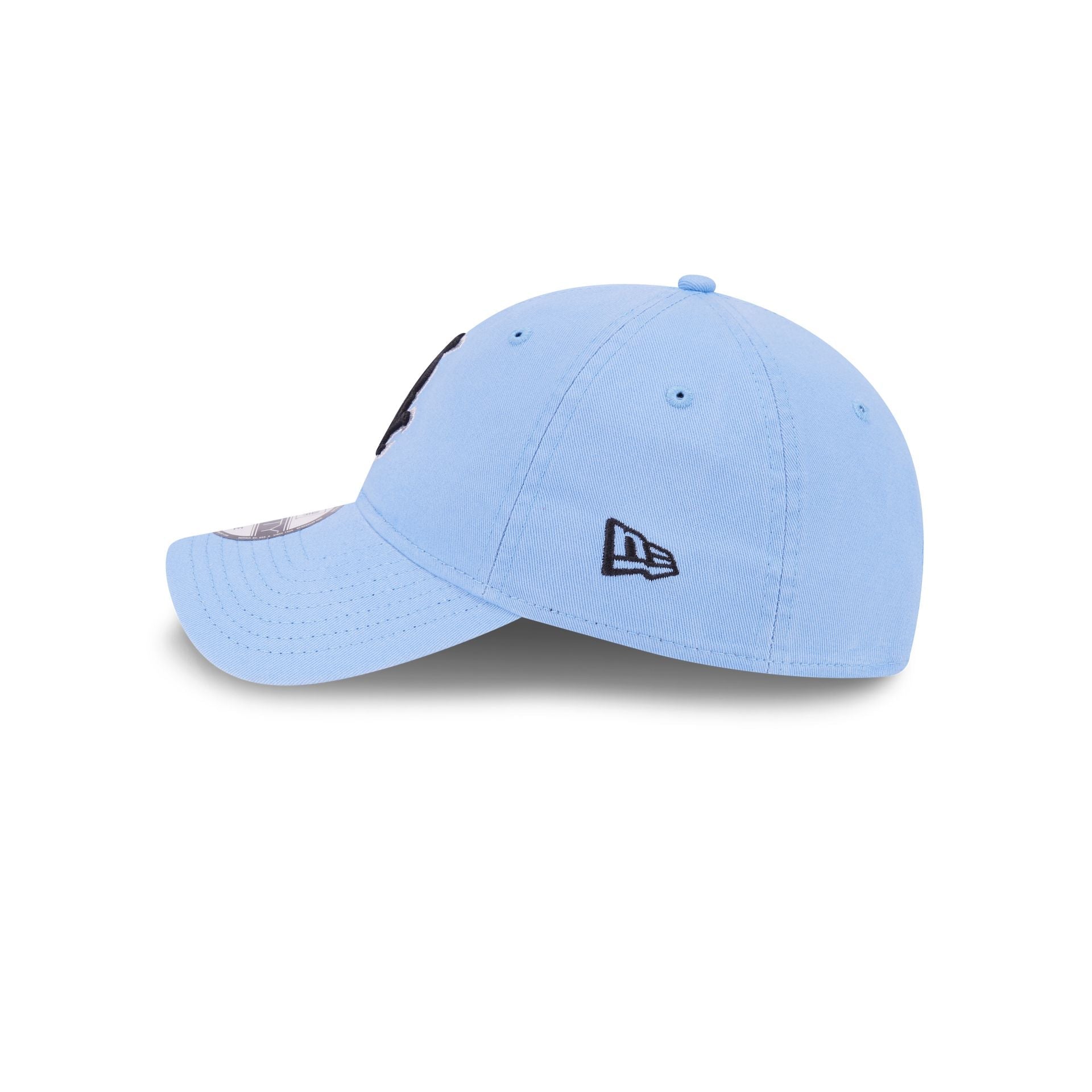https://cdn.shopify.com/s/files/1/0601/2554/4675/files/60445723_9TWENTY_920EGSKYSKYOTC_CHIWHI_SKY_LSIDE.jpg?v=1713795131