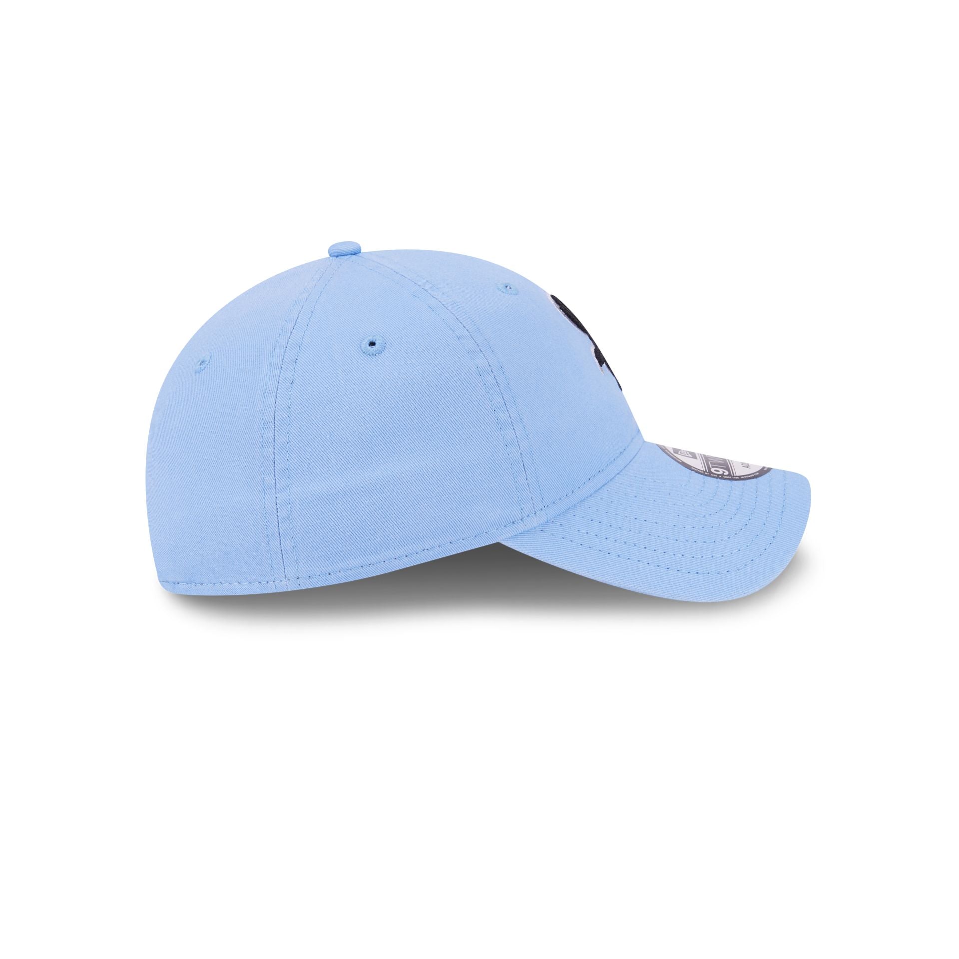 https://cdn.shopify.com/s/files/1/0601/2554/4675/files/60445723_9TWENTY_920EGSKYSKYOTC_CHIWHI_SKY_RSIDE.jpg?v=1713795131