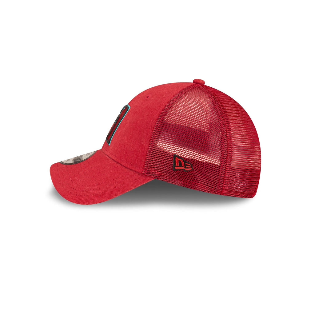 https://cdn.shopify.com/s/files/1/0601/2554/4675/files/60495372_9FORTY_TRUCKER_ARIDIA_OTCOTC_LSIDE.jpg?v=1705601000