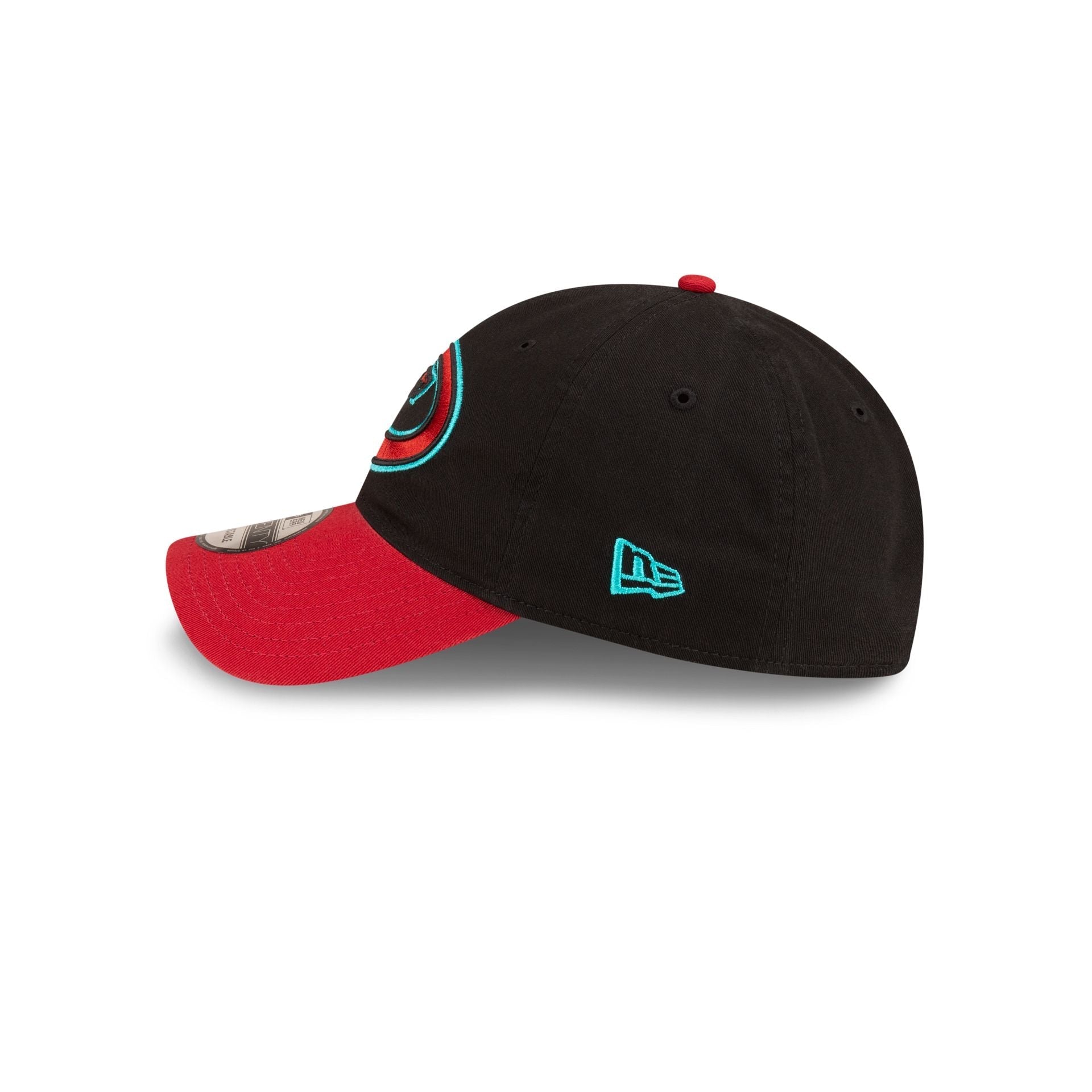 https://cdn.shopify.com/s/files/1/0601/2554/4675/files/60495380_9TWENTY_CORECLASSIC20RD_ARIDIA_BLKOTC_LSIDE.jpg?v=1705601001
