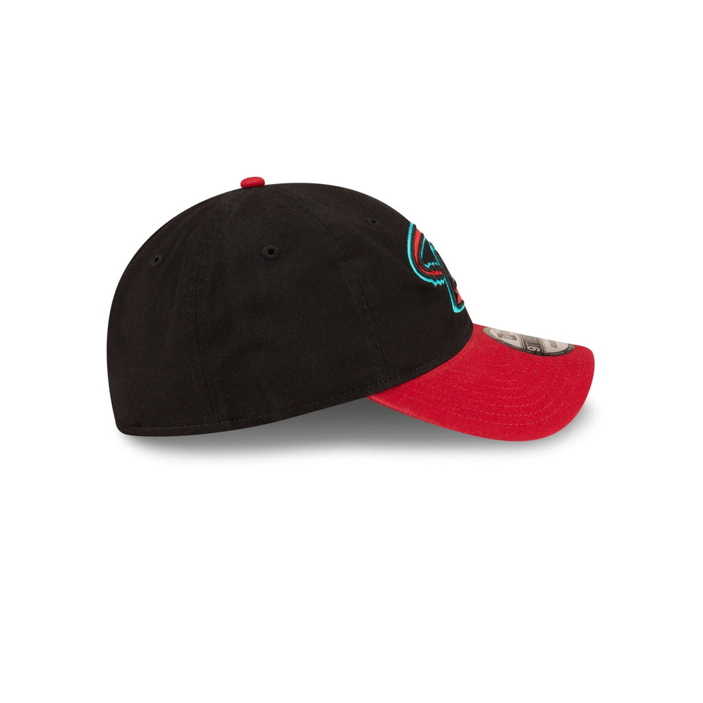 https://cdn.shopify.com/s/files/1/0601/2554/4675/files/60495380_9TWENTY_CORECLASSIC20RD_ARIDIA_BLKOTC_RSIDE.jpg?v=1705601001