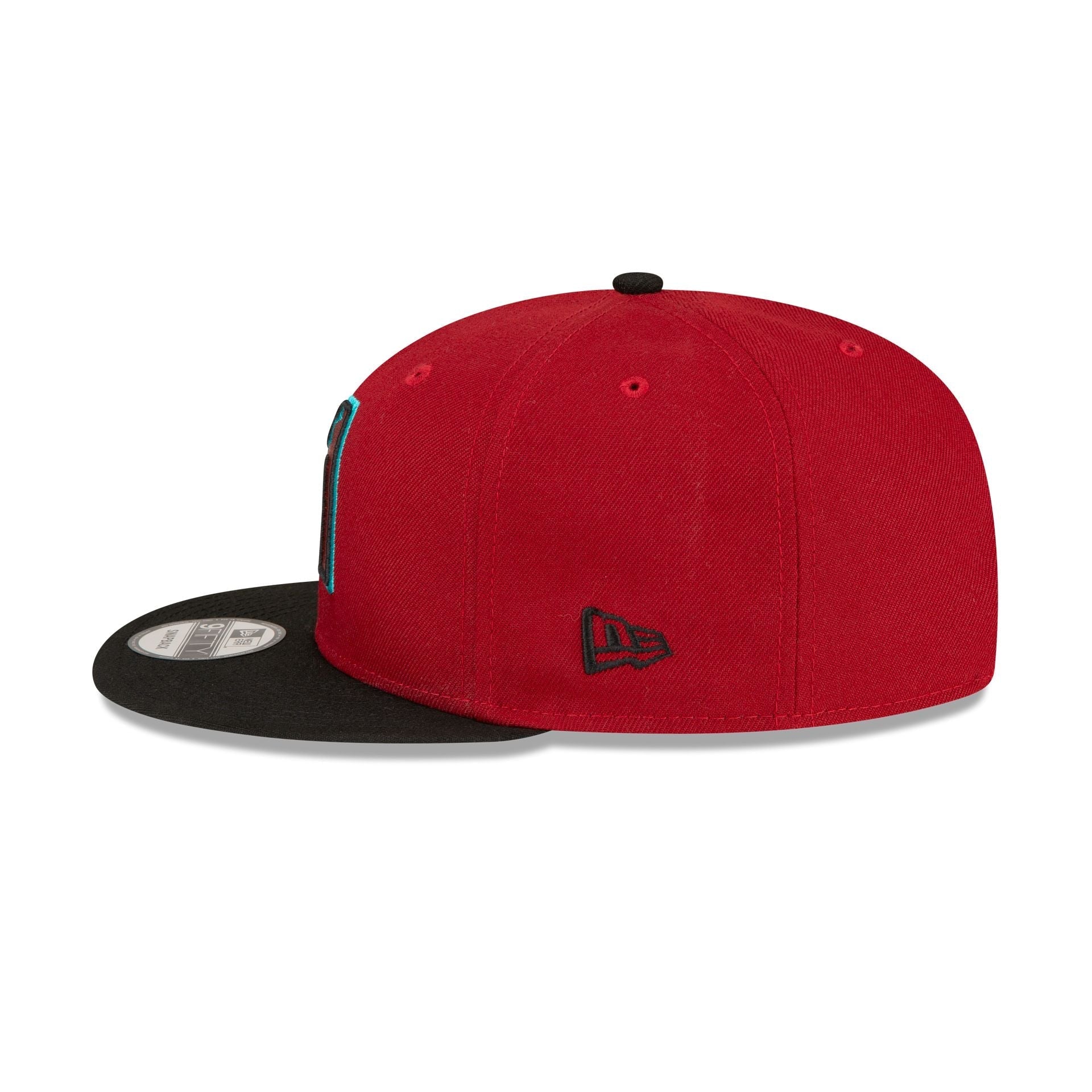 https://cdn.shopify.com/s/files/1/0601/2554/4675/files/60496177_9FIFTY_BASICSNAP_ARIDIA_OTCBLK_LSIDE.jpg?v=1705601001