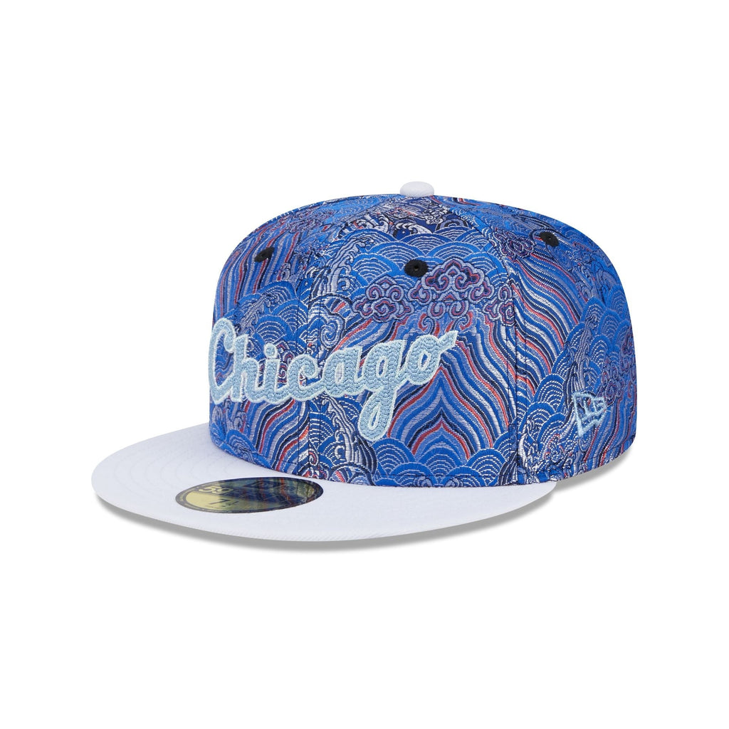 https://cdn.shopify.com/s/files/1/0601/2554/4675/files/60571764_59FIFTY_LifestyleEnergy_CHIWHI_LRY_3QL.jpg?v=1717514866
