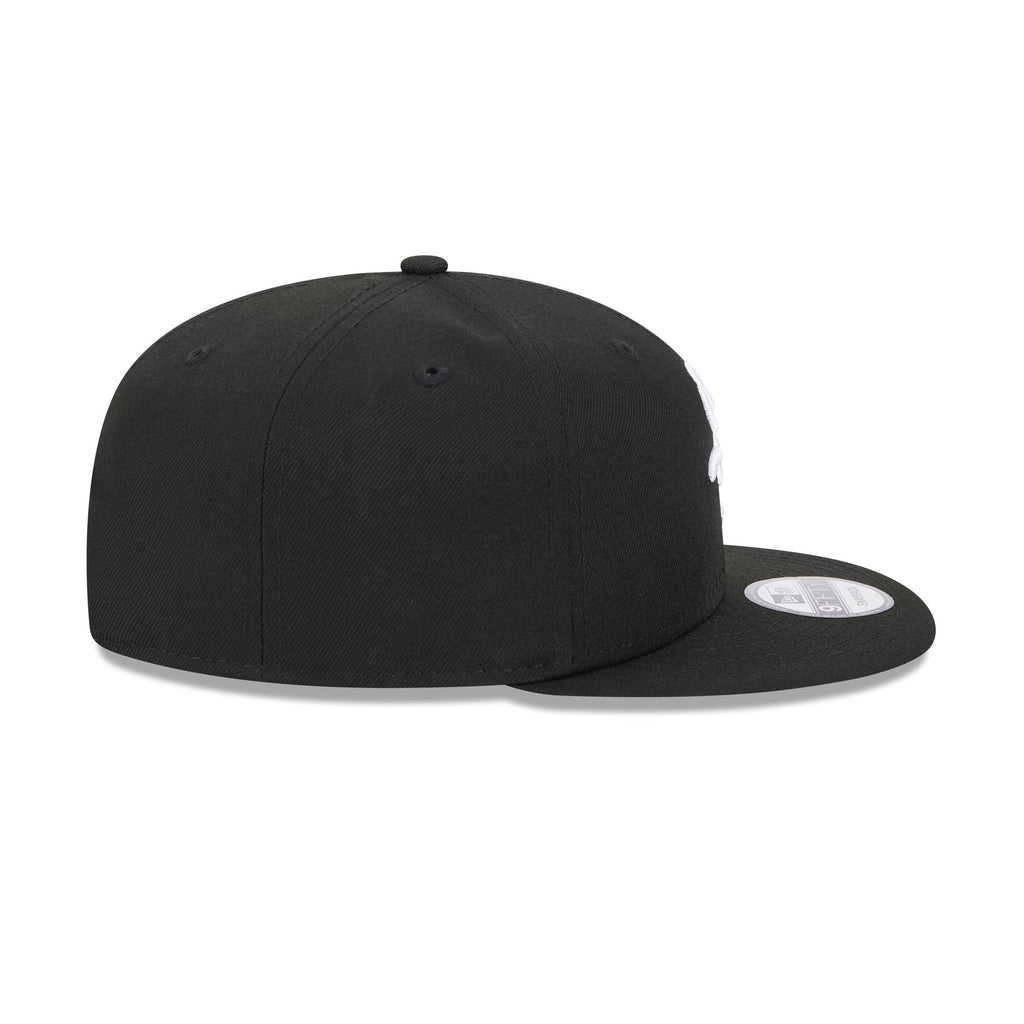 https://cdn.shopify.com/s/files/1/0601/2554/4675/files/60573295_9FIFTY_CITYART_CHIWHI_BLK_RSIDE.jpg?v=1724420826