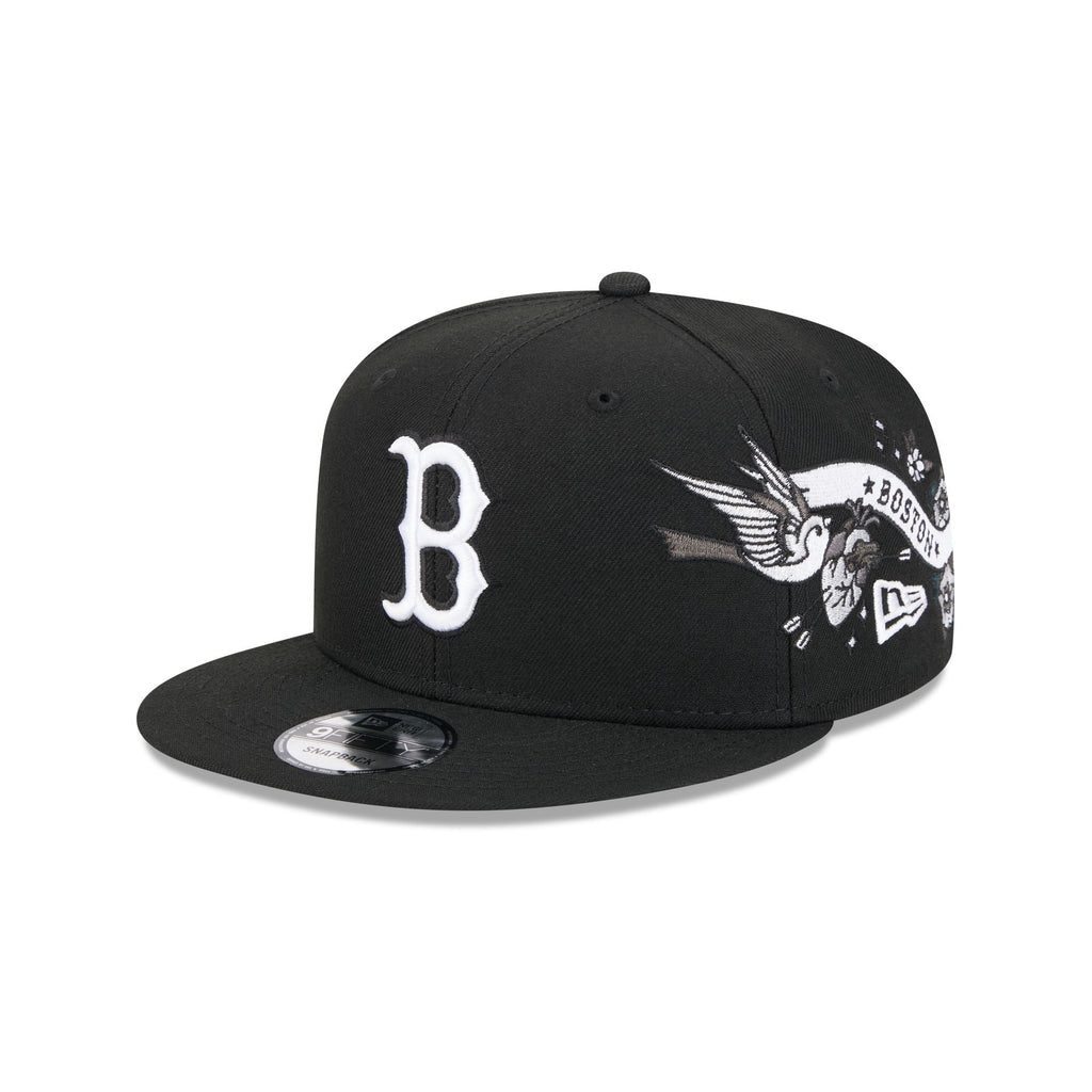 https://cdn.shopify.com/s/files/1/0601/2554/4675/files/60573301_9FIFTY_CITYART_BOSRED_BLK_3QL.jpg?v=1724420827