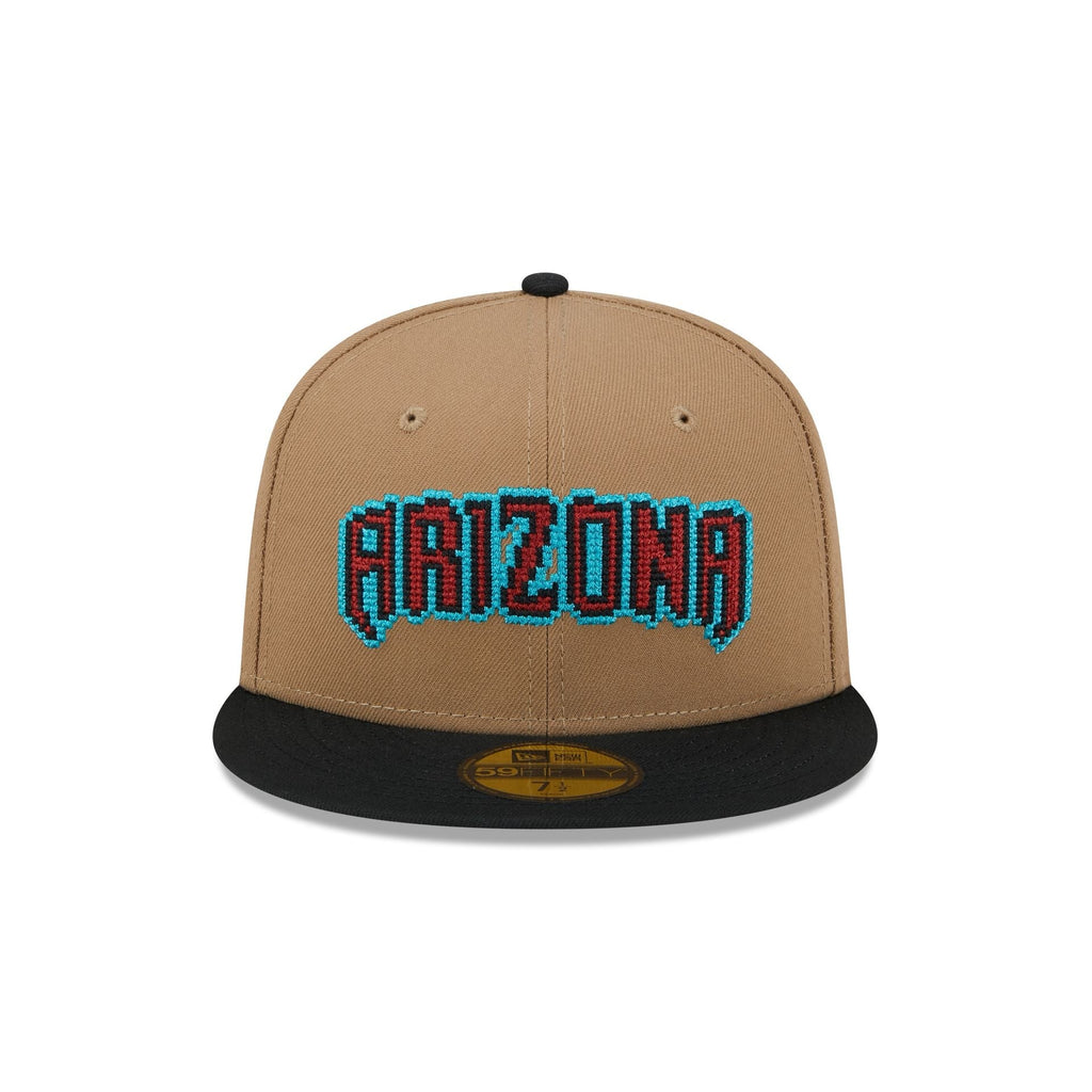 https://cdn.shopify.com/s/files/1/0601/2554/4675/files/60573327_59FIFTY_CLASSIC8-BITWORDMA_ARIDIA_KHK_F.jpg?v=1726173632