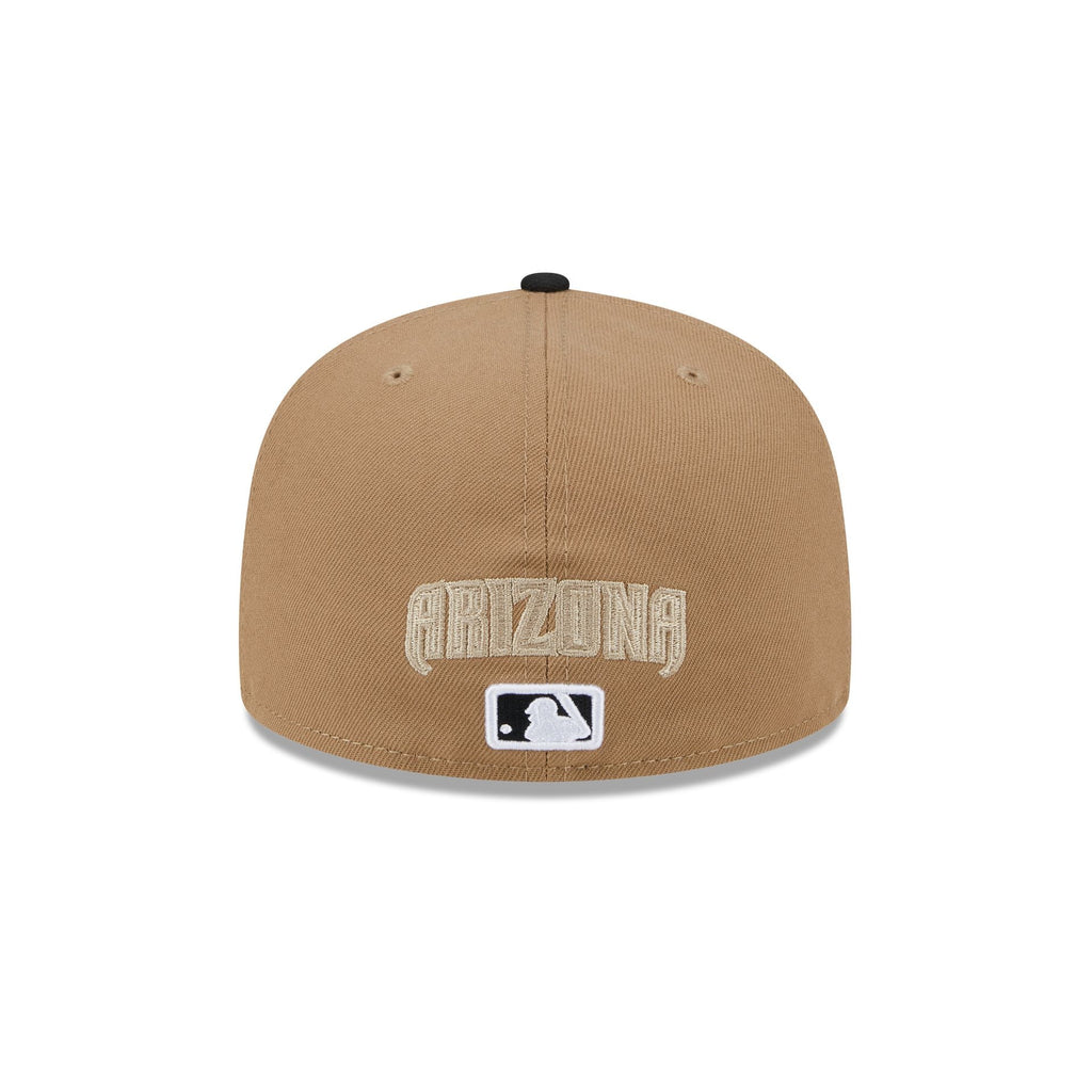 https://cdn.shopify.com/s/files/1/0601/2554/4675/files/60573327_59FIFTY_CLASSIC8-BITWORDMA_ARIDIA_KHK_R.jpg?v=1726173632