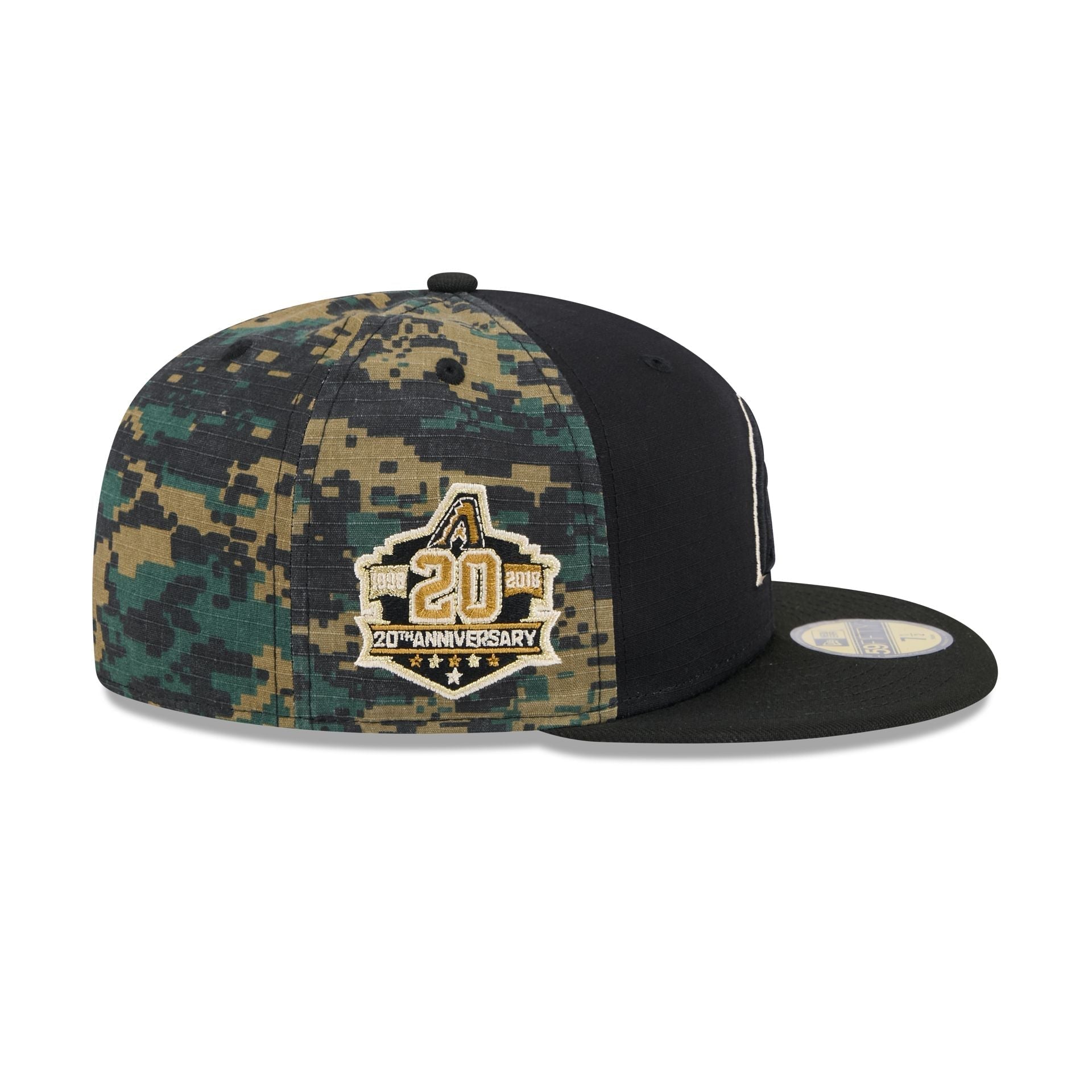 https://cdn.shopify.com/s/files/1/0601/2554/4675/files/60573399_59FIFTY_DIGICAMO_ARIDIACO_BLK_RSIDE.jpg?v=1728315062