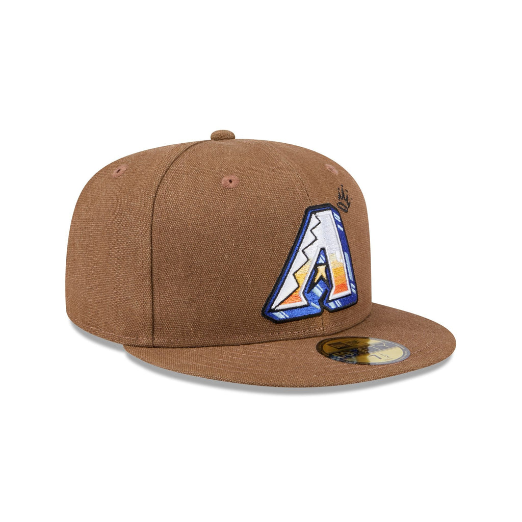 https://cdn.shopify.com/s/files/1/0601/2554/4675/files/60586855_59FIFTY_LOGOSCRIBBLE_ARIDIA_OTC_3QR.jpg?v=1728999914