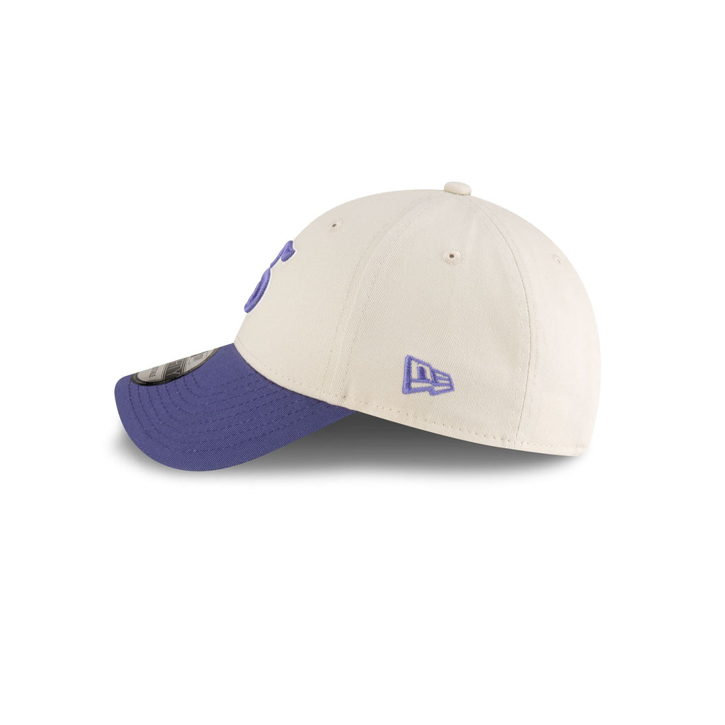 https://cdn.shopify.com/s/files/1/0601/2554/4675/files/60595232_9FORTY_EMEASS25_CHIWHICO_WHT_LSIDE.jpg?v=1736970868