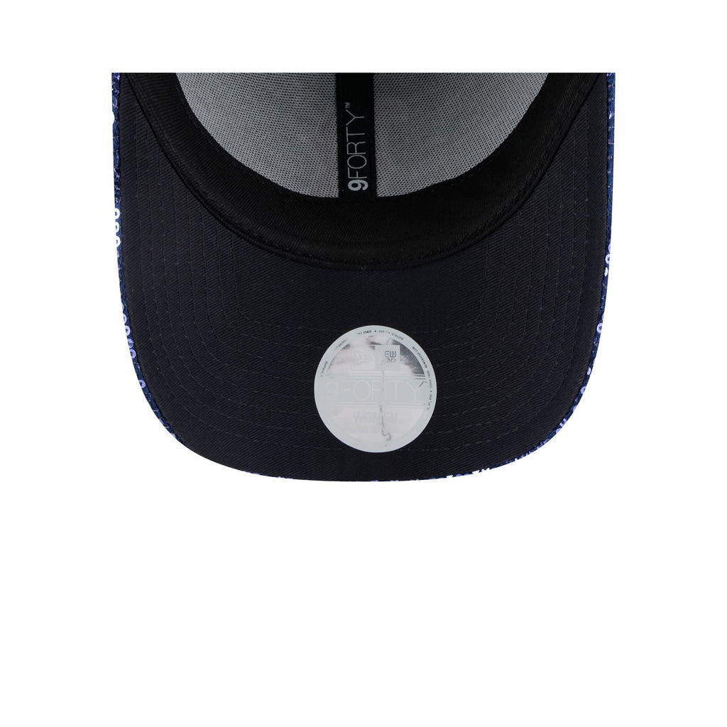 https://cdn.shopify.com/s/files/1/0601/2554/4675/files/60605470_9FORTY_940SEQUIN22859_BOSRED_OTC_UV.jpg?v=1756828219