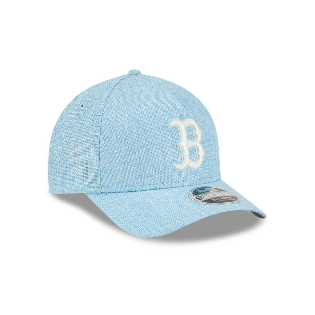 https://cdn.shopify.com/s/files/1/0601/2554/4675/files/60640987_9FORTYMCAF_COTTONWEAVE_BOSRED_GLB_3QR.jpg?v=1741121220
