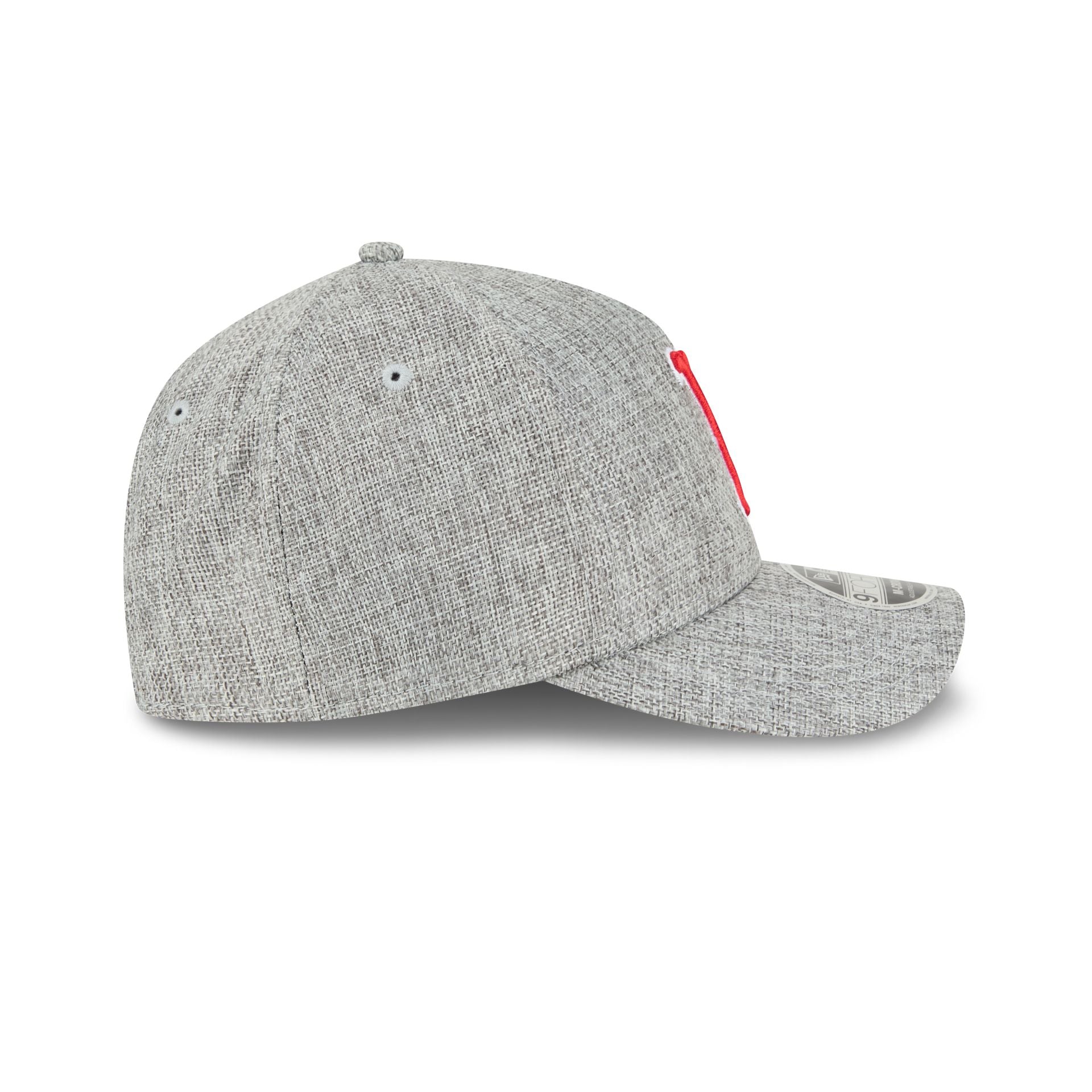 https://cdn.shopify.com/s/files/1/0601/2554/4675/files/60641019_9FORTYMCAF_COTTONWEAVE_BOSRED_GRA_RSIDE.jpg?v=1741121222
