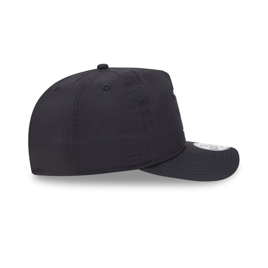 https://cdn.shopify.com/s/files/1/0601/2554/4675/files/60641106_GOLFER_EVERYDAYNYLON_BOSRED_BLK_RSIDE.jpg?v=1740520629