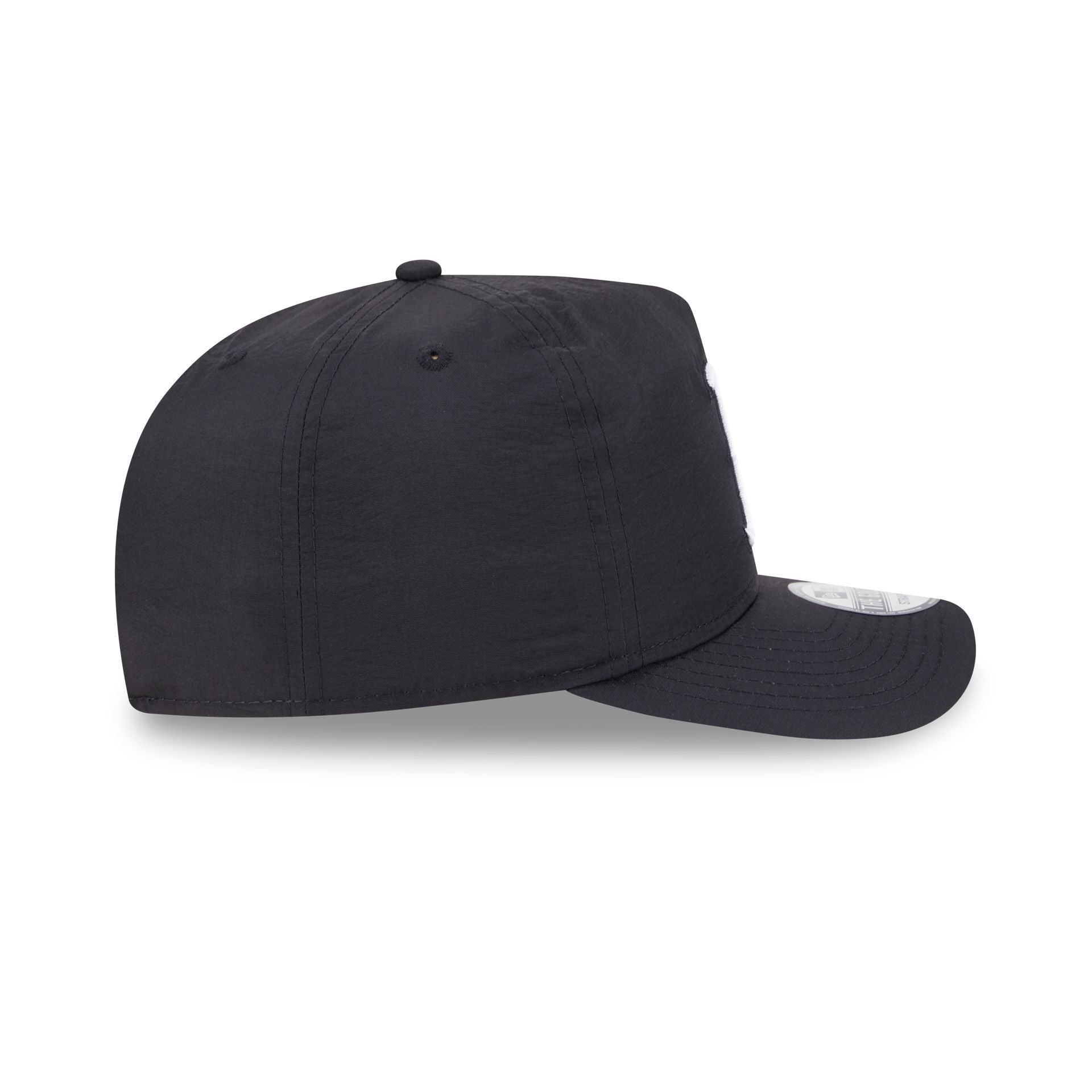 https://cdn.shopify.com/s/files/1/0601/2554/4675/files/60641106_GOLFER_EVERYDAYNYLON_BOSRED_BLK_RSIDE.jpg?v=1740520629