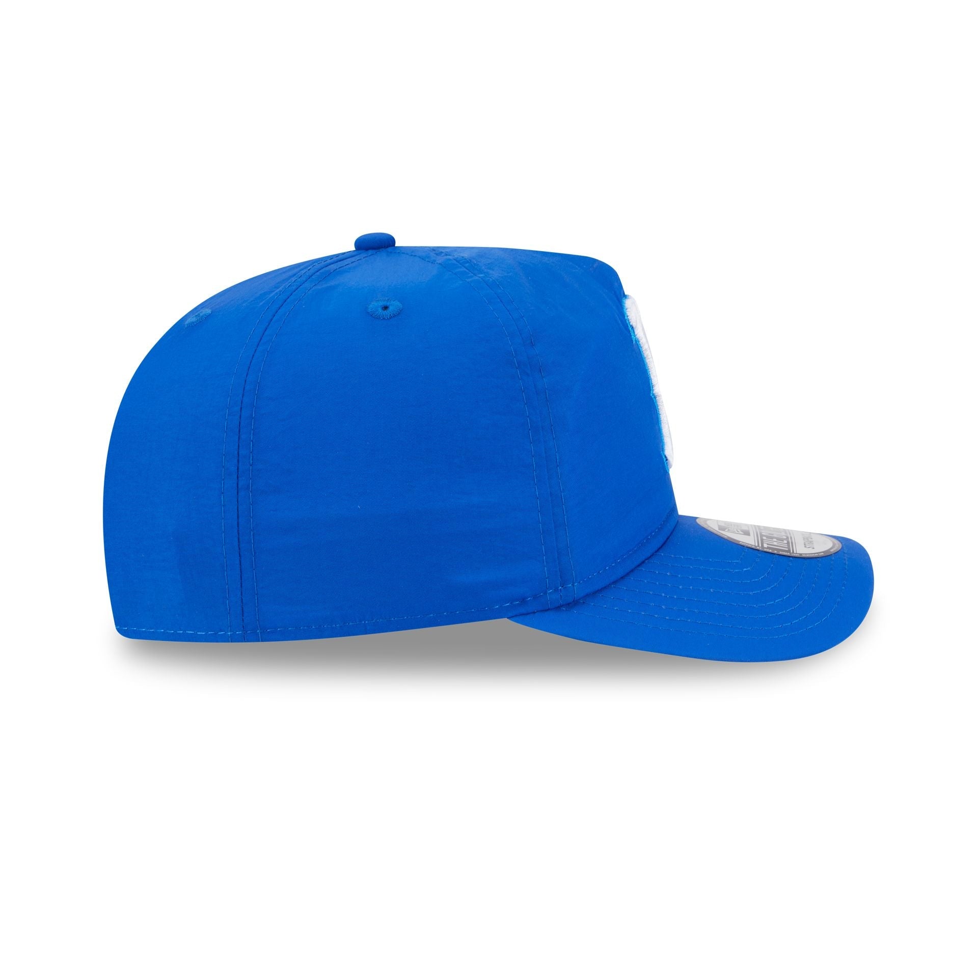 https://cdn.shopify.com/s/files/1/0601/2554/4675/files/60641141_GOLFER_EVERYDAYNYLON_BOSRED_LRY_RSIDE.jpg?v=1740520615