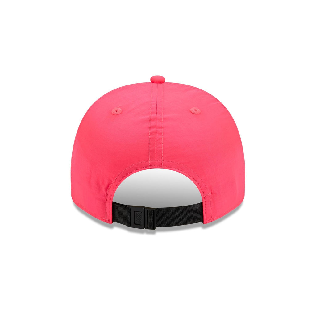 https://cdn.shopify.com/s/files/1/0601/2554/4675/files/60641164_GOLFER_EVERYDAYNYLON_CHIWHI_XPK_R.jpg?v=1740520623