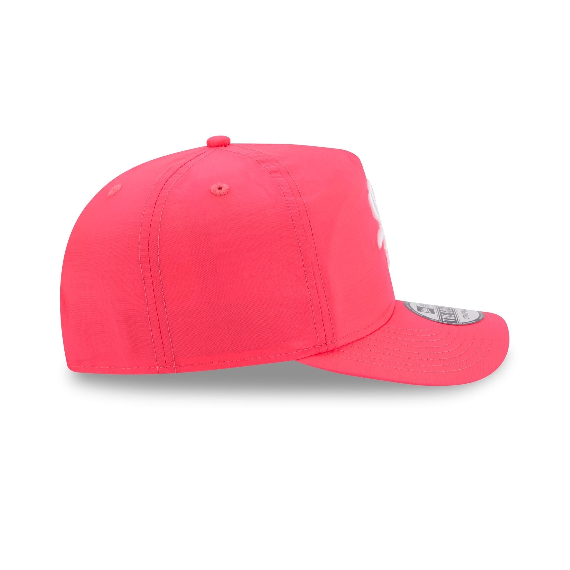 https://cdn.shopify.com/s/files/1/0601/2554/4675/files/60641164_GOLFER_EVERYDAYNYLON_CHIWHI_XPK_RSIDE.jpg?v=1740520623
