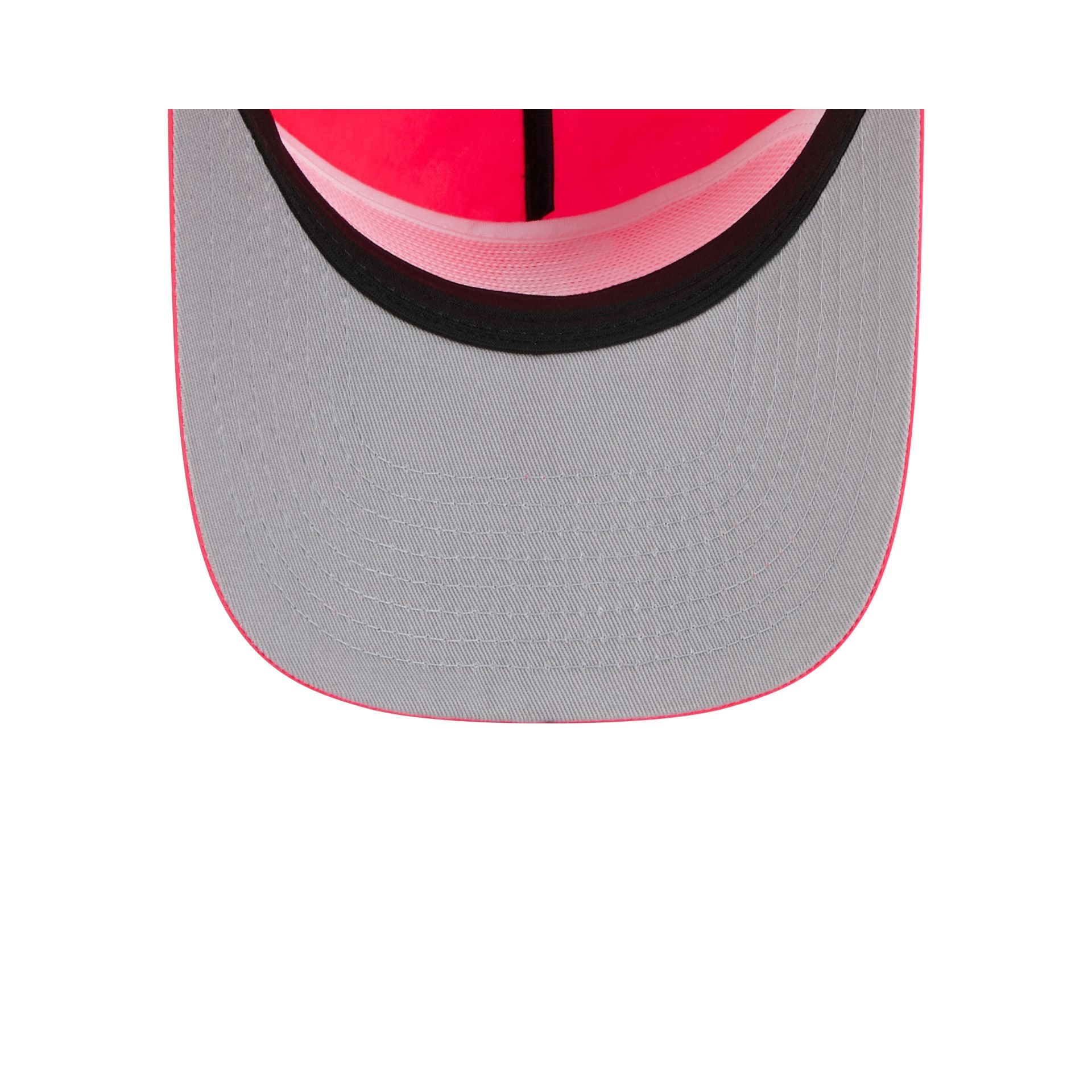 https://cdn.shopify.com/s/files/1/0601/2554/4675/files/60641164_GOLFER_EVERYDAYNYLON_CHIWHI_XPK_UV.jpg?v=1740520623
