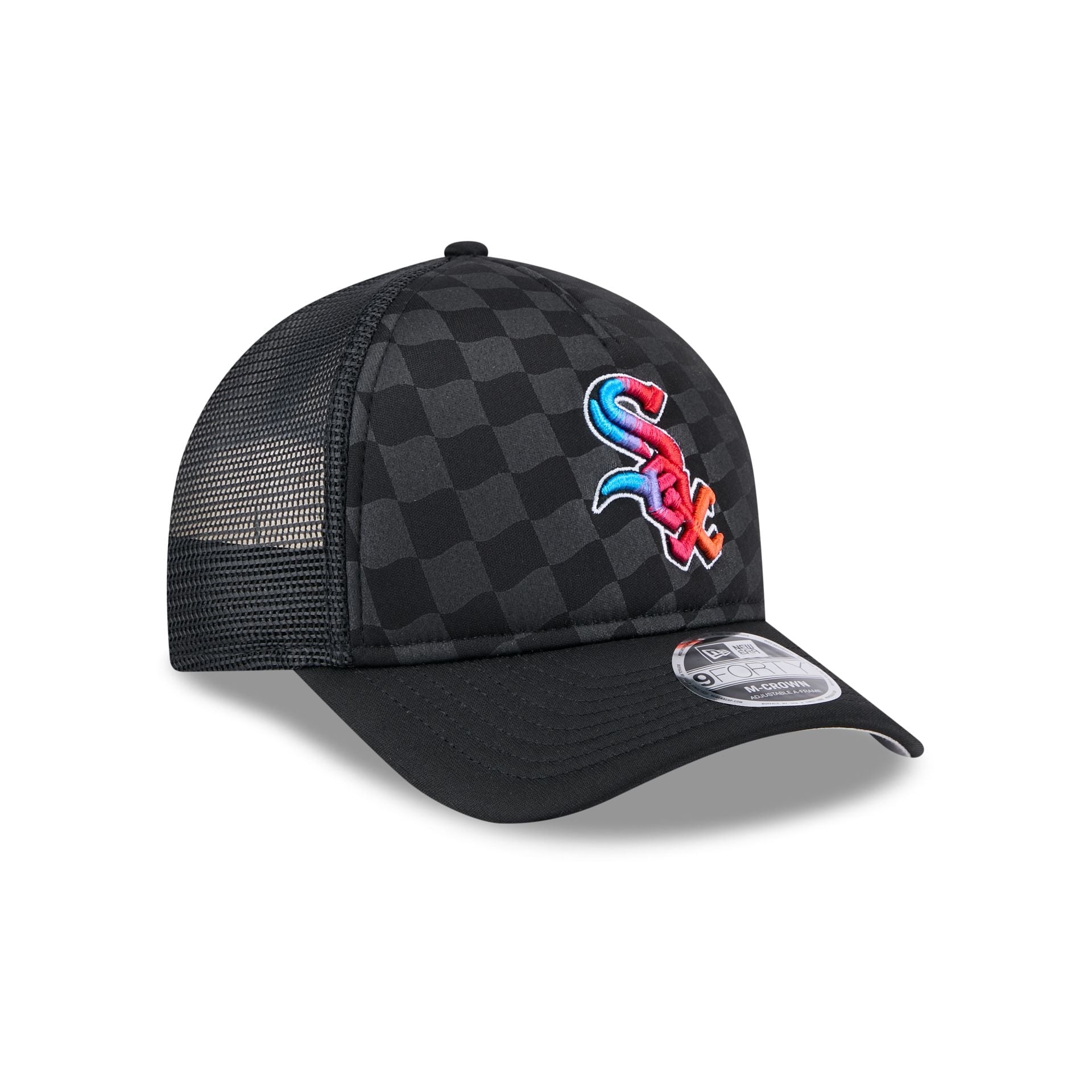 https://cdn.shopify.com/s/files/1/0601/2554/4675/files/60641185_940MC_20AF_20TRUCKER_GRADIENTRACEWAY_CHIWHI_BLK_3QR.jpg?v=1738873204