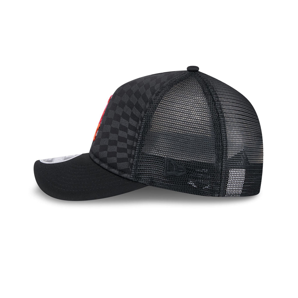 https://cdn.shopify.com/s/files/1/0601/2554/4675/files/60641185_940MC_20AF_20TRUCKER_GRADIENTRACEWAY_CHIWHI_BLK_LSIDE.jpg?v=1738873204