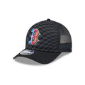 https://cdn.shopify.com/s/files/1/0601/2554/4675/files/60641194_940MC_20AF_20TRUCKER_GRADIENTRACEWAY_BOSRED_BLK_3QL.jpg?v=1738873206