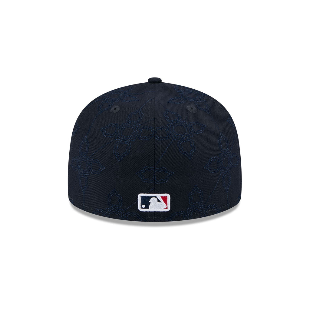 https://cdn.shopify.com/s/files/1/0601/2554/4675/files/60641245_59FIFTY_OTCPATTERN_BOSRED_OTC_R.jpg?v=1739890273