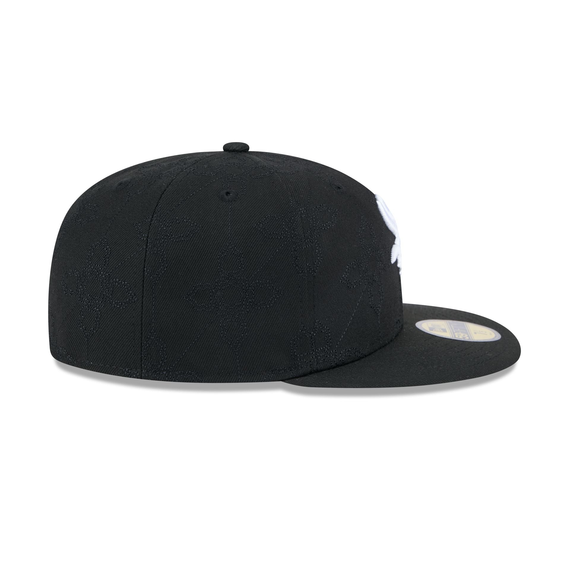 https://cdn.shopify.com/s/files/1/0601/2554/4675/files/60641247_59FIFTY_OTCPATTERN_CHIWHI_OTC_RSIDE.jpg?v=1739890272