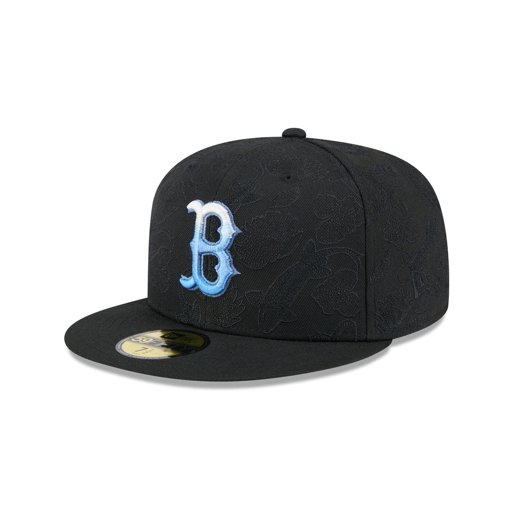 https://cdn.shopify.com/s/files/1/0601/2554/4675/files/60641300_59FIFTY_TONALKOI_BOSRED_BLK_3QL.jpg?v=1739890276