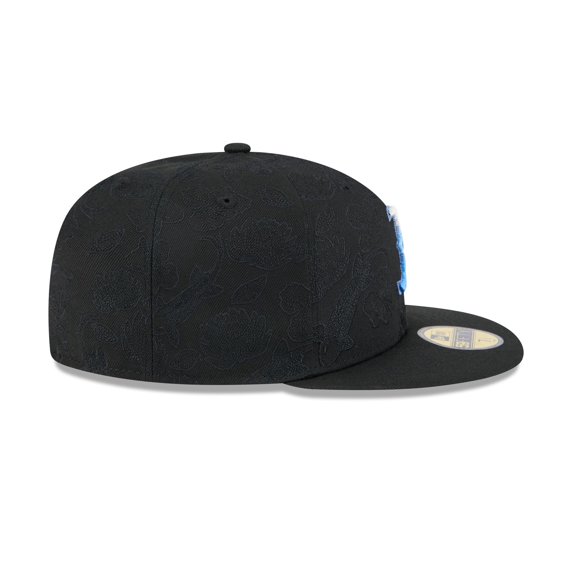 https://cdn.shopify.com/s/files/1/0601/2554/4675/files/60641300_59FIFTY_TONALKOI_BOSRED_BLK_RSIDE.jpg?v=1739890276