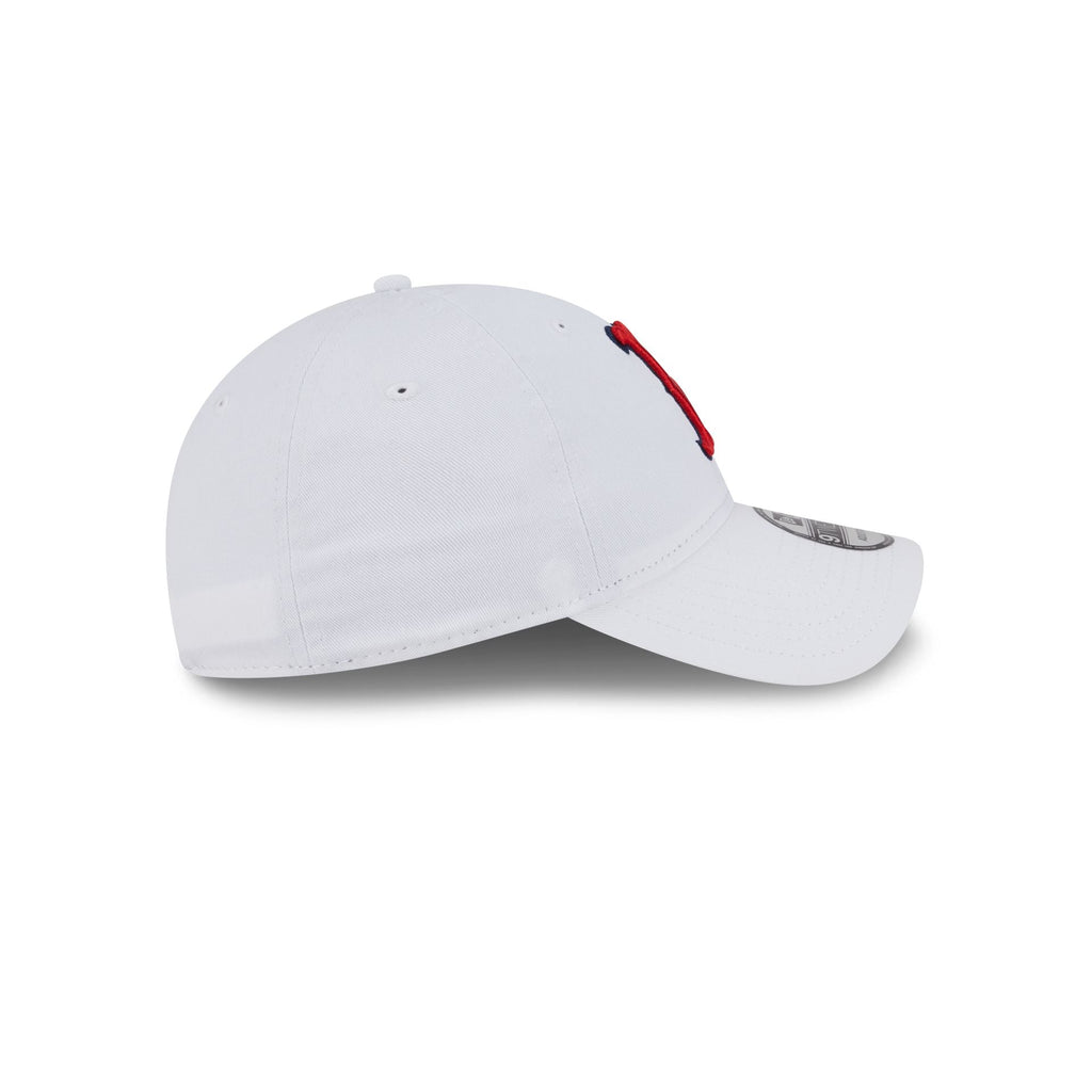 https://cdn.shopify.com/s/files/1/0601/2554/4675/files/60644808_9TWENTY_920EGWHIWHIOTC_BOSRED_WHI_RSIDE.jpg?v=1758808715