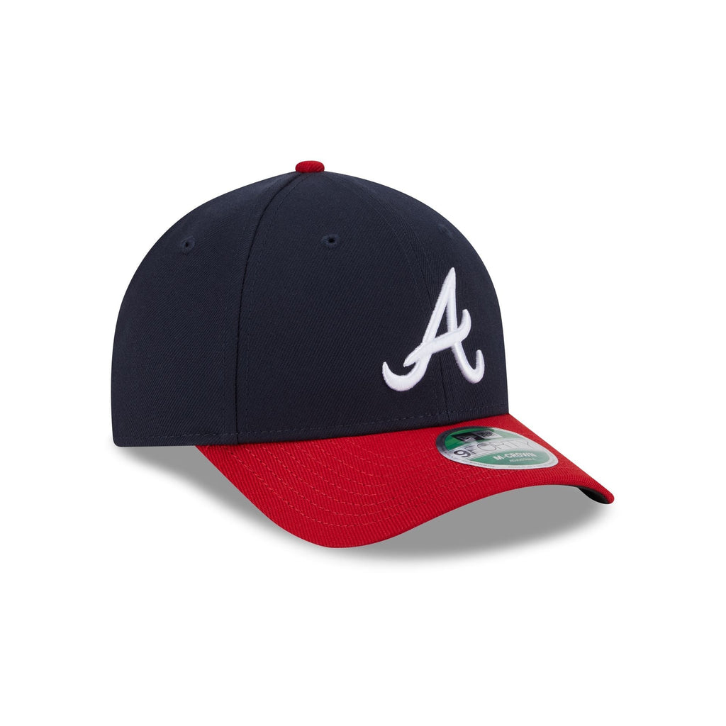 https://cdn.shopify.com/s/files/1/0601/2554/4675/files/60646774_60646918_9FORTYMC_MLBPLYRREP940MC_ATLBRA_OTC_3QR.jpg?v=1736976596