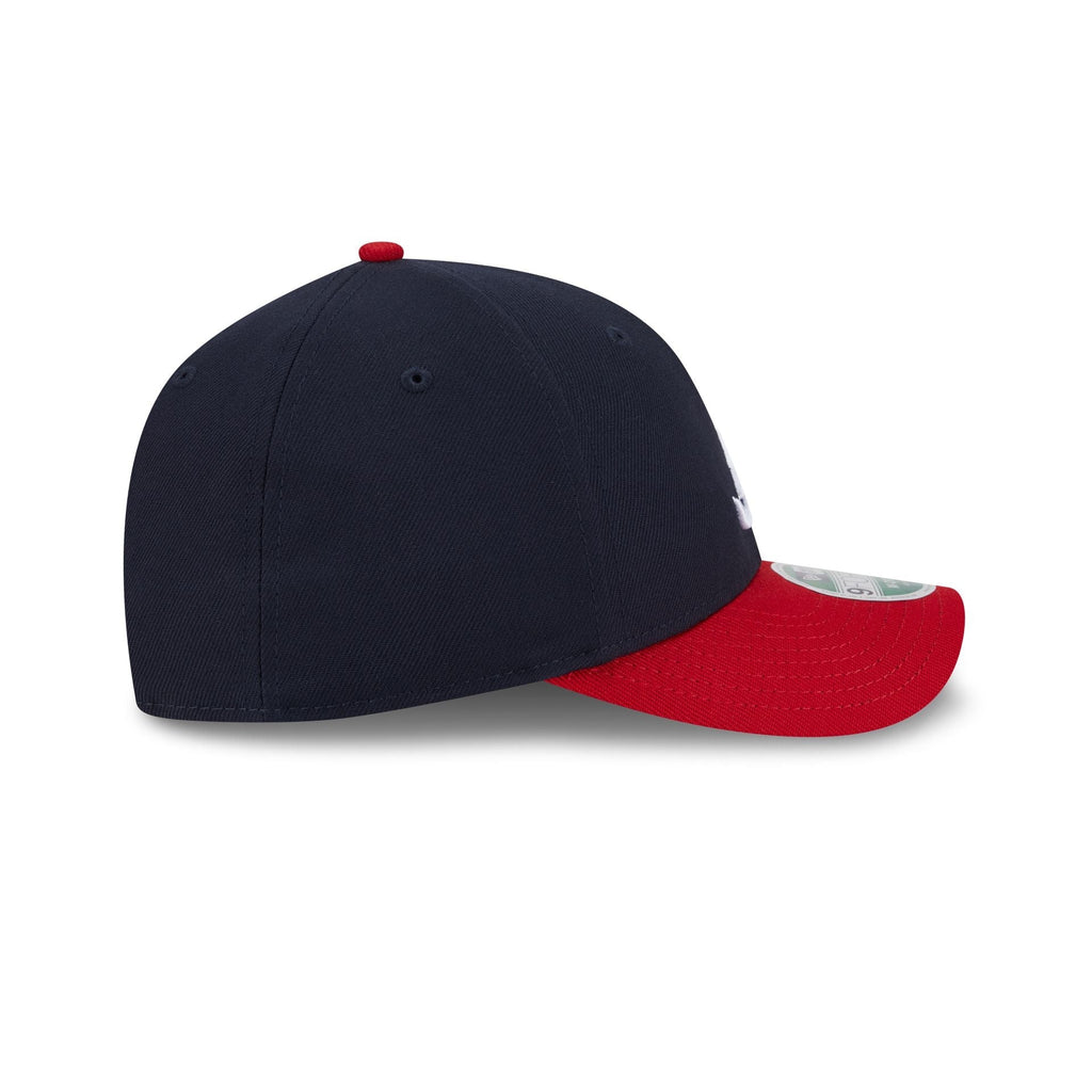 https://cdn.shopify.com/s/files/1/0601/2554/4675/files/60646774_60646918_9FORTYMC_MLBPLYRREP940MC_ATLBRA_OTC_RSIDE_41adc63b-3ef5-4dee-a3ef-1ae4be6709bf.jpg?v=1736976980