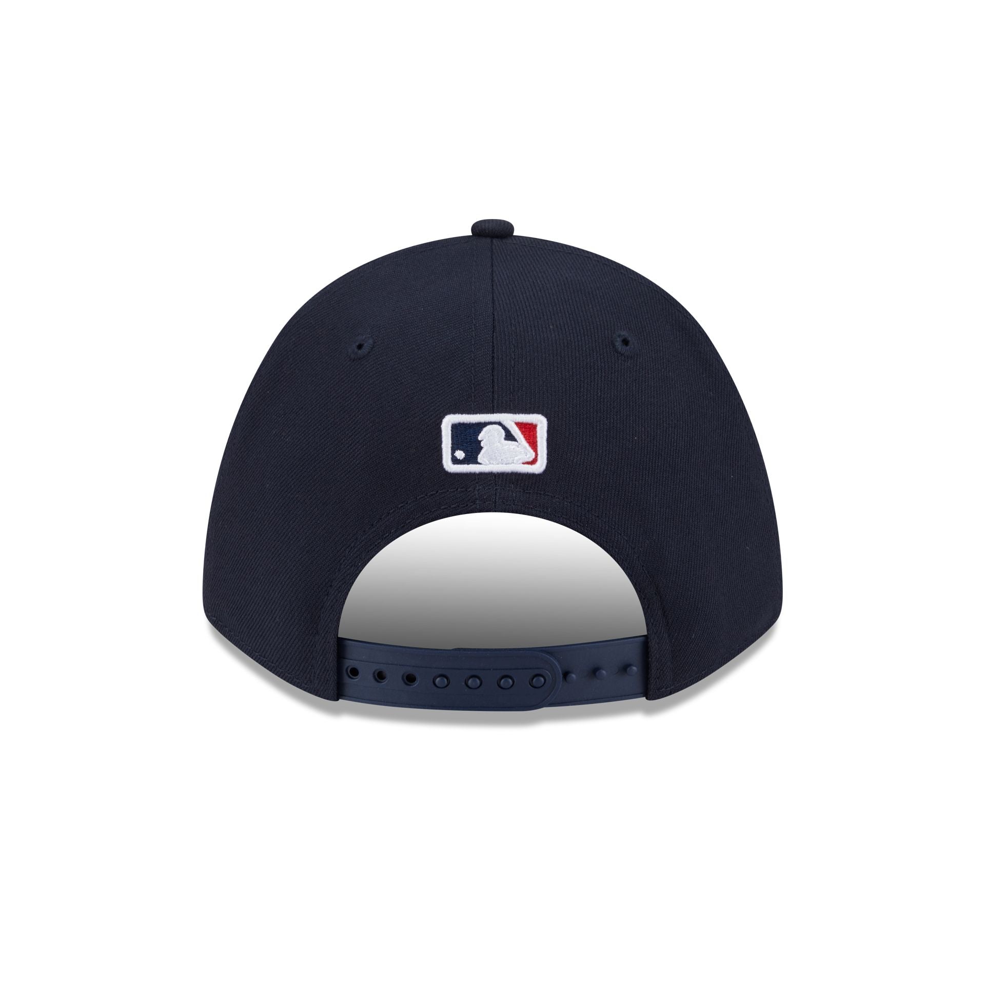 https://cdn.shopify.com/s/files/1/0601/2554/4675/files/60646791_9FORTYMC_MLBPLYRREP940MC_ATLBRA_OTC_R.jpg?v=1736976586
