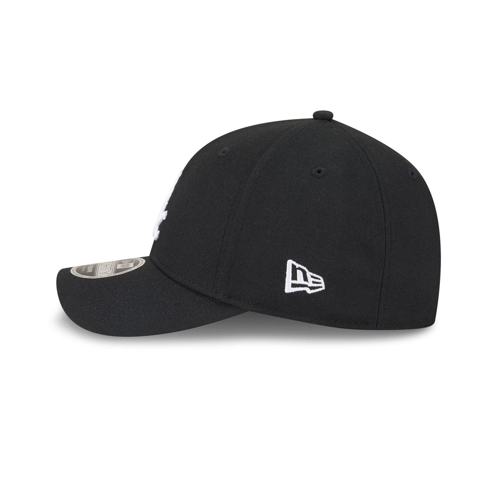 https://cdn.shopify.com/s/files/1/0601/2554/4675/files/60646917_9FORTYMC_MLBTEAM940MC_CHIWHI_WHI_LSIDE.jpg?v=1743441899