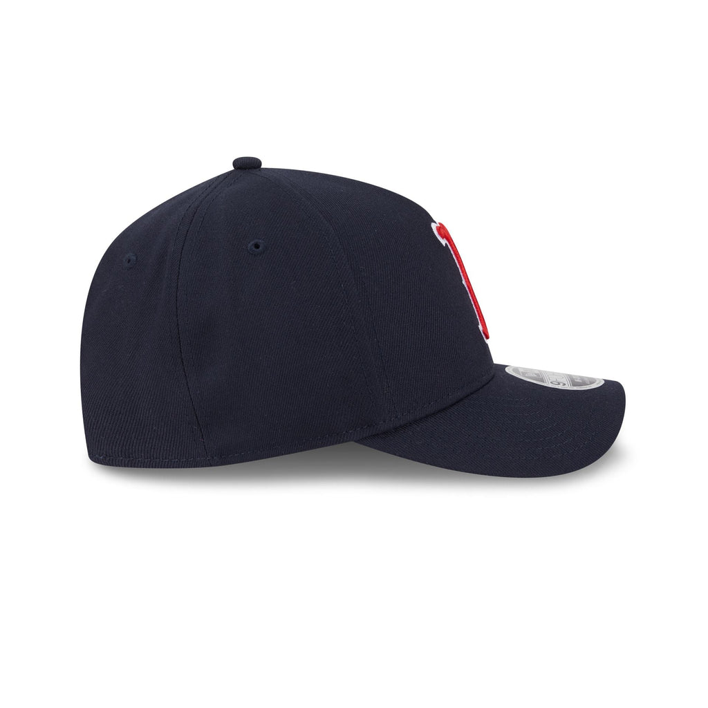 https://cdn.shopify.com/s/files/1/0601/2554/4675/files/60647002_9FORTYMCAF_CHS940MCAF25205_BOSRED_OTC_RSIDE.jpg?v=1736976588