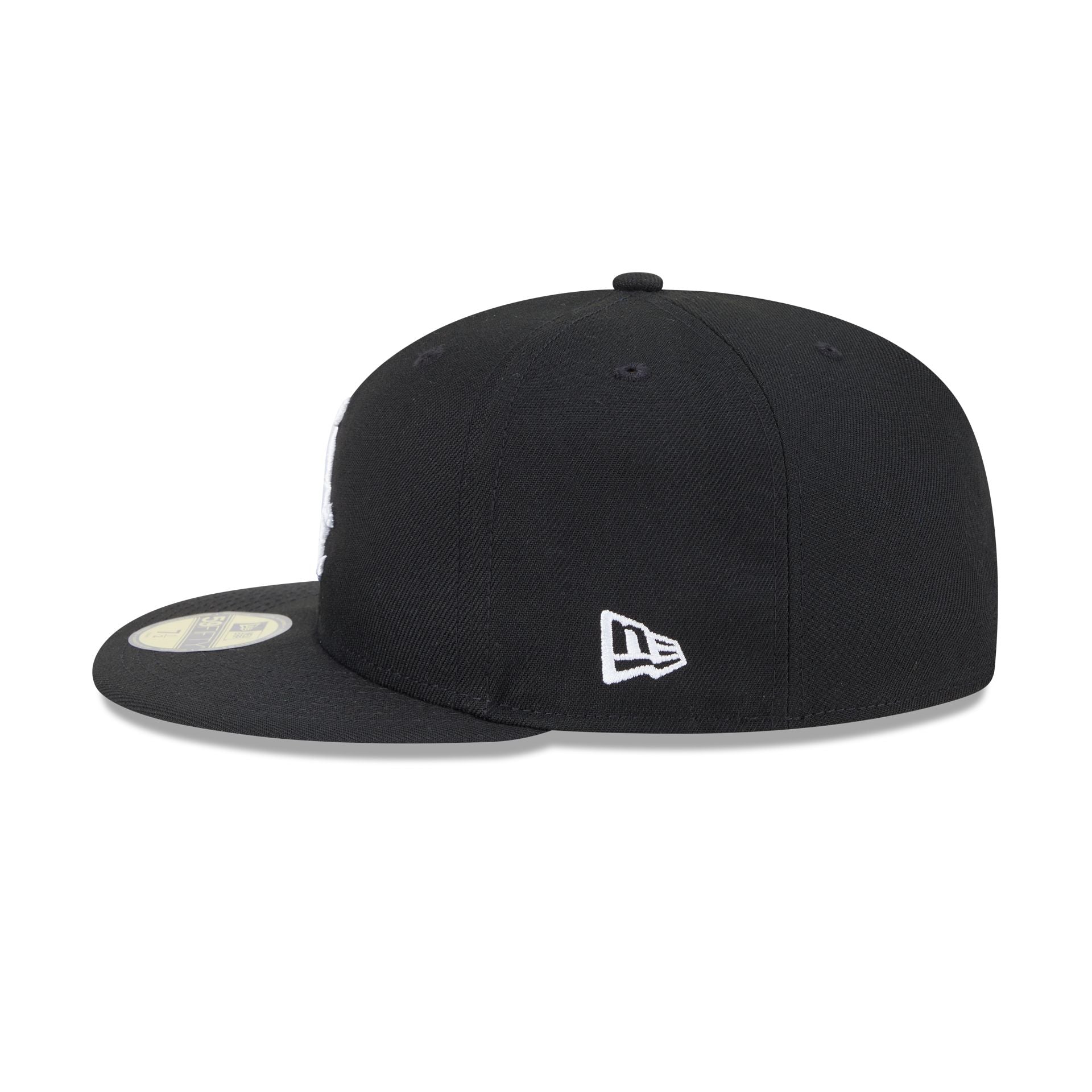 https://cdn.shopify.com/s/files/1/0601/2554/4675/files/60649403_59FIFTY_COM595024951_CHIWHI_OTC_LSIDE.jpg?v=1741279043